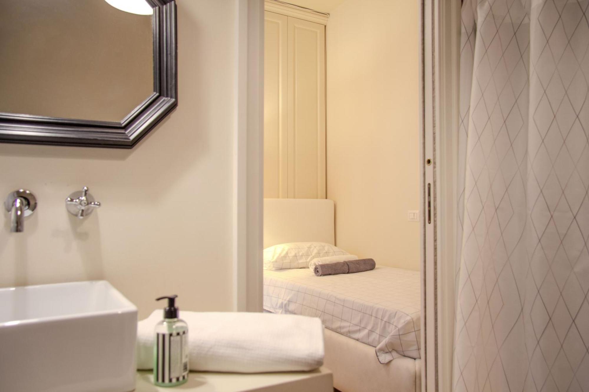 Camera Singola con Bagno Privato